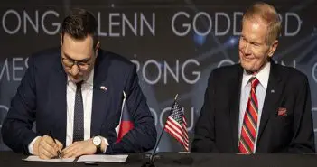 NASA Welcomes Czech Foreign Minister