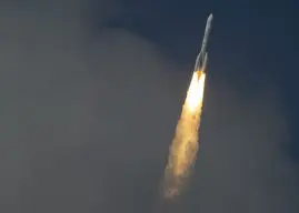 Ariane 6 lifts off with four boosters for the first time